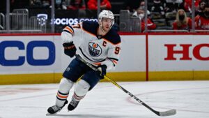 Connor McDavid með Edmonton Oilers í leik gegn Washington Capitals árið 2022