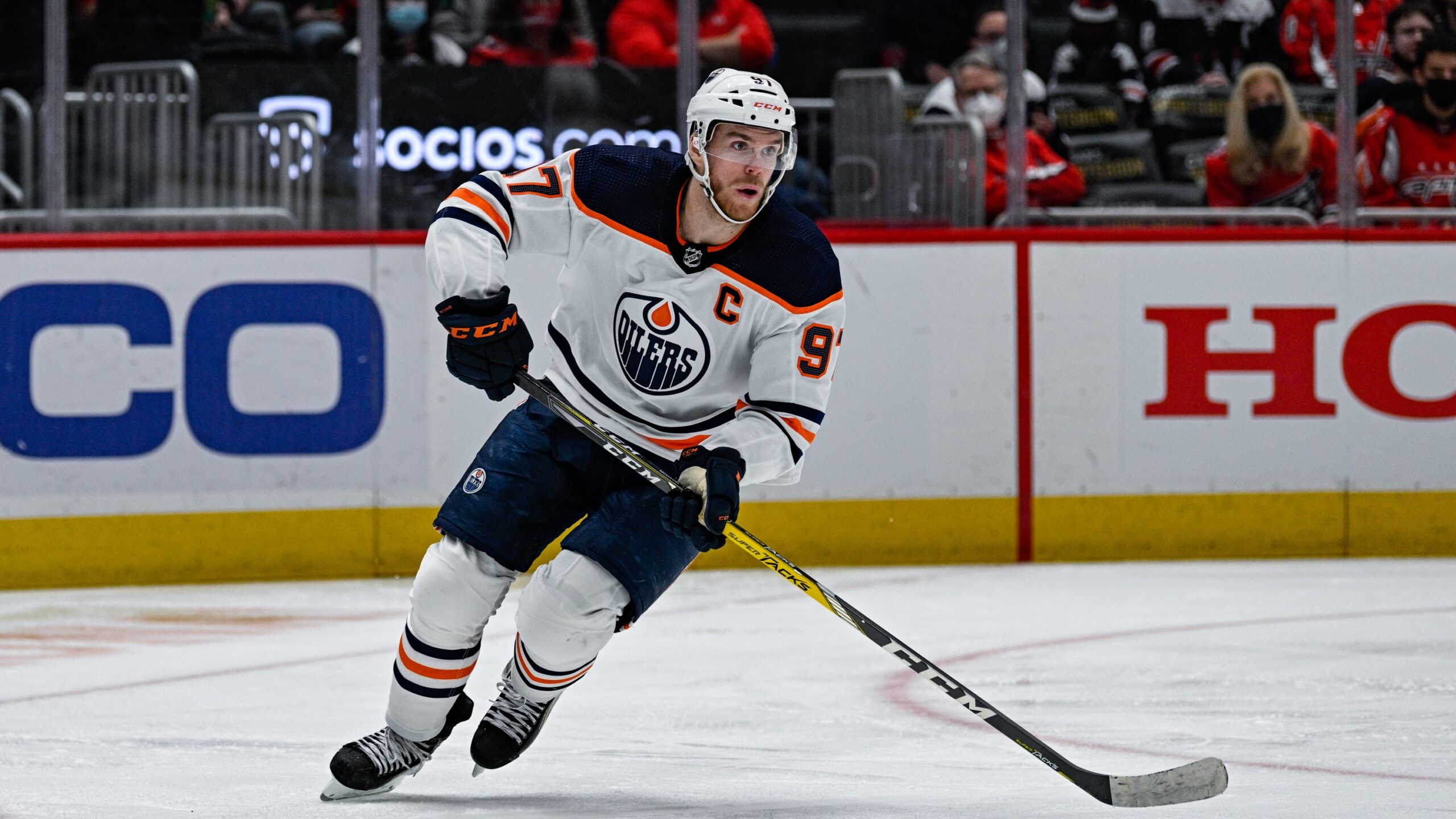 Connor McDavid með Edmonton Oilers í leik gegn Washington Capitals árið 2022