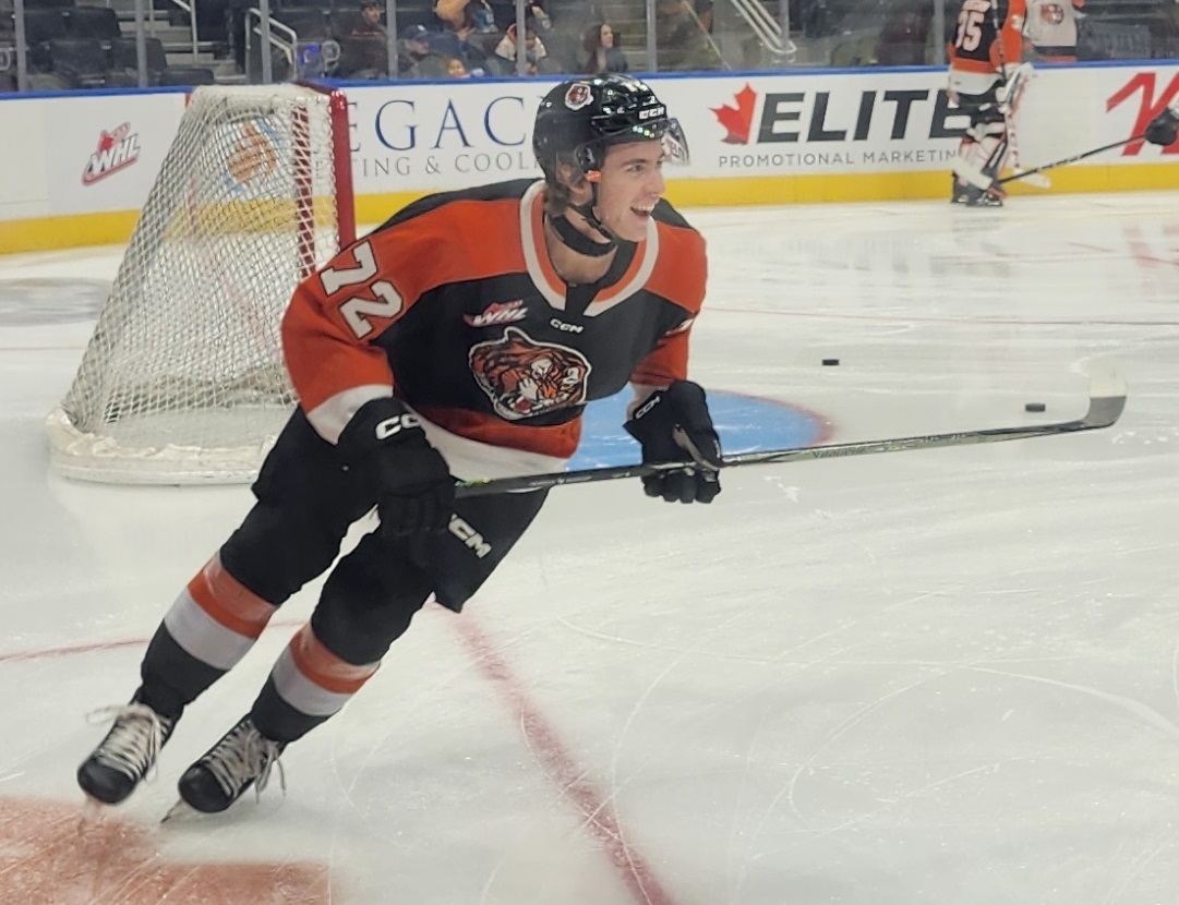 Gavin McKenna árið 2024 Gavin McKenna á skautum með Medicine Hat Tigers árið 2024